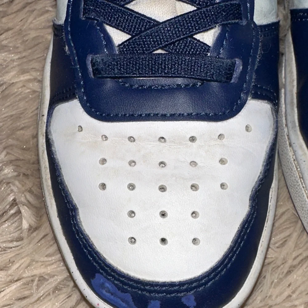 Nike Kids' Navy and White Sneakers. UNISEX